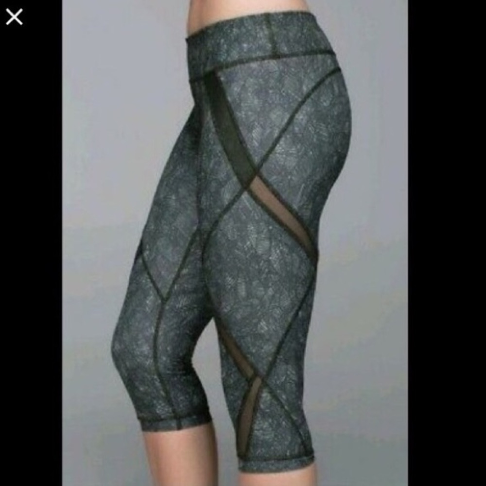 Lululemon green leaf & mesh capris size 6 - Picture 3 of 9